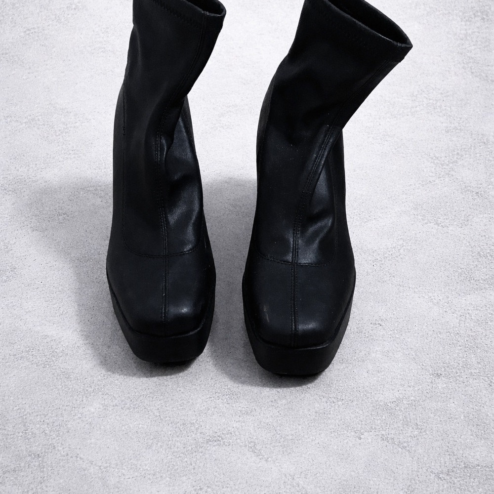 Women’s Black Mid-Ankle Boots – Size 7